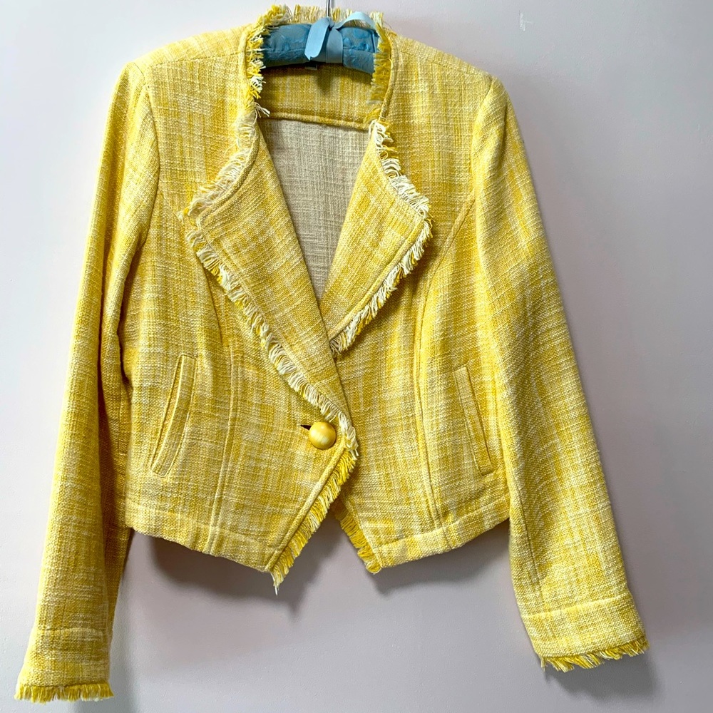 Chanel-like jacket in sunny yellow to make you smile
